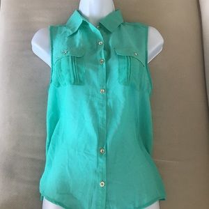 Green / turquoise sleeveless collar shirt